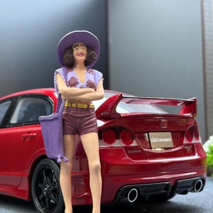 1/18 Scale Woman Figure - Diecast Diorama - Handmade Painted
