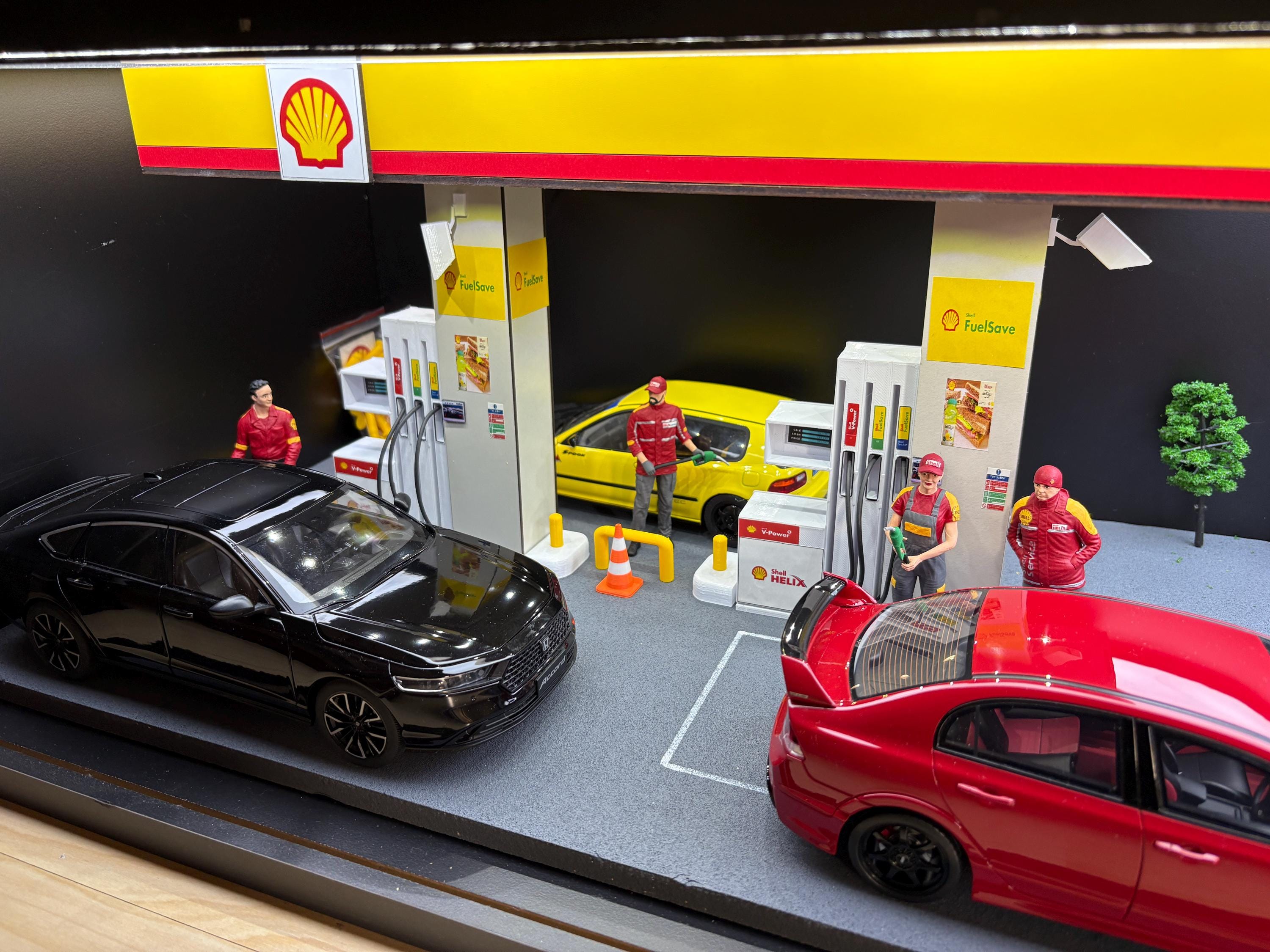 1/18 Scale Shell Petrol Station Worker Figure Set - Etsy Canada