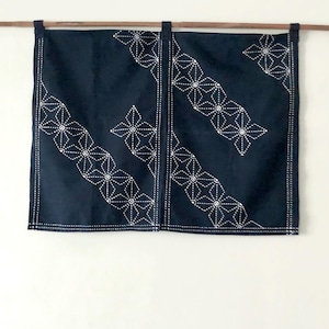 Handgenähter Sashiko Noren Vorhang: Japanischer Indigo Gobelin aus Baumwolle