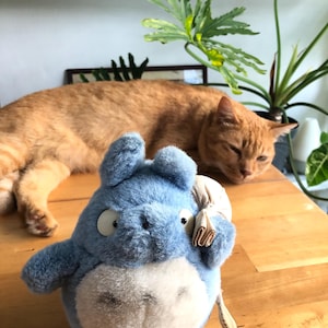Blue Totoro Plüsch - Studio Ghibli Stofftier, niedliches Sammlerstück, japanisches Anime Charakter Geschenk, Pre-loved Totoro Doll Geburtstagsgeschenk für sie