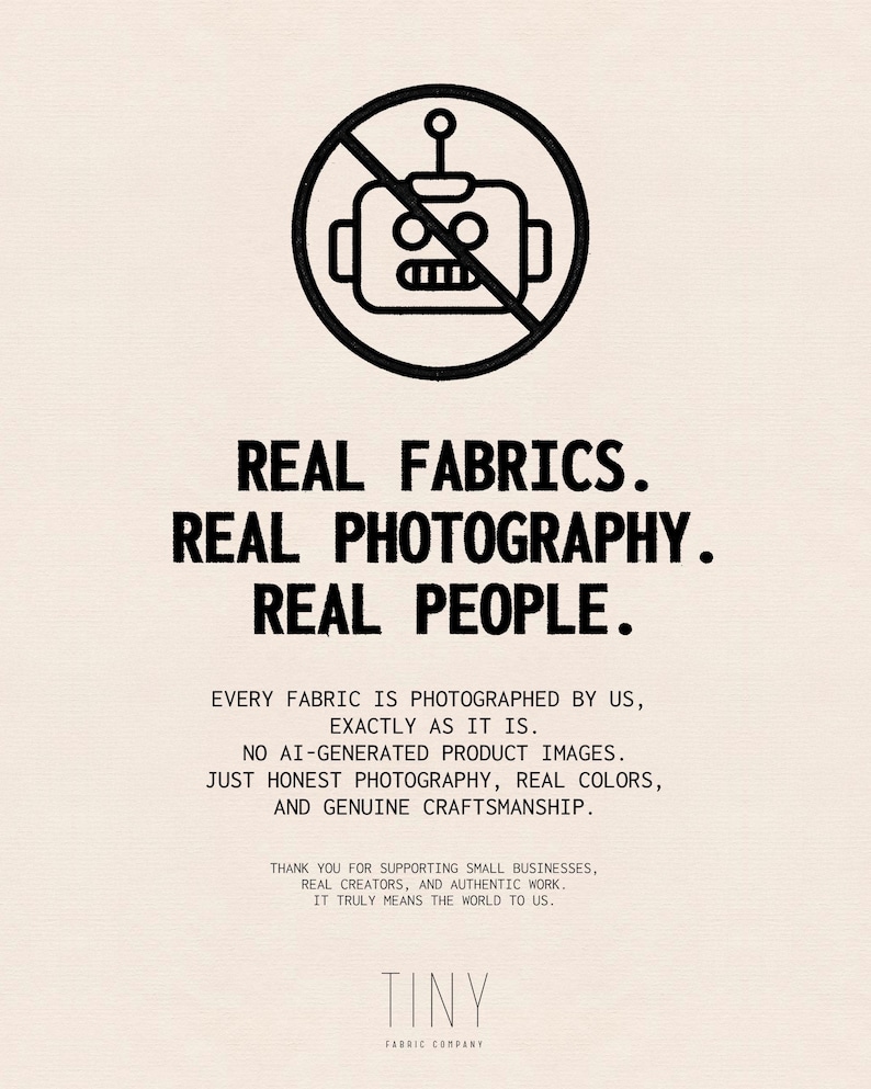 K&ouml;nnte beinhalten: Eine schwarz-wei&szlig;e Grafik mit einem Robotersymbol in einem Kreis, durch den eine diagonale Linie verl&auml;uft. Der Text lautet: REAL FABRICS. REAL PHOTOGRAPHY. REAL PEOPLE. EVERY FABRIC IS PHOTOGRAPHED BY US, EXACTLY AS IT IS. NO AI-GENERATED PRODUCT IMAGES.