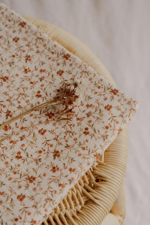 Romantic Flowers - double gauze fabric –  Soft, crinkled and breathable cotton muslin sewing material - ideal for babywear, dresses and more