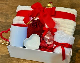 Christmas gift basket, Best Holiday Gift Baskets, Care package, Warm and cozy gifts, valentine's gift box, gift set for her for him