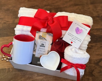 Christmas gift basket, Best Holiday Gift Baskets, Care package, Warm and cozy gifts, valentine's gift box, gift set for her for him