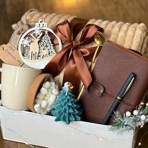 Christmas gift basket, Best Holiday Gift Baskets, Care package, Warm and cozy gifts, festive care package gift box, gift set for her for him