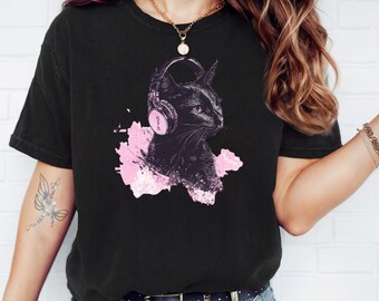 Retro Cat T-Shirt: Vaporwave Aesthetic, Gift for Animal Lover
