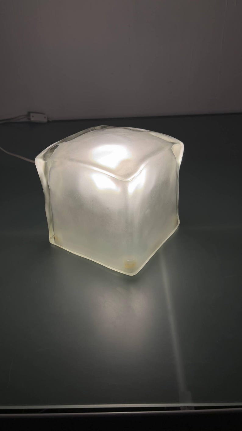 IKEA Iviken ijsblokjeslamp | Vintage Scandinavisch glas jaren 90 | Gematteerde brutalistische tafellamp | Zware geometrische gloed afbeelding 5