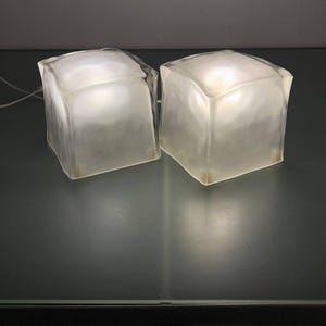 IKEA Iviken ijsblokjeslamp | Vintage Scandinavisch glas jaren 90 | Gematteerde brutalistische tafellamp | Zware geometrische gloed afbeelding 11