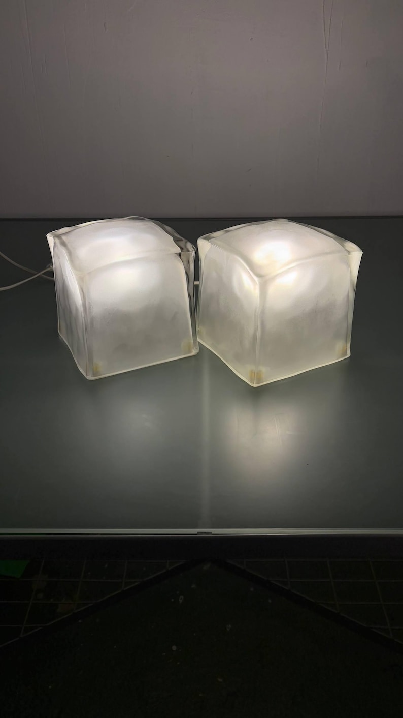 IKEA Iviken ijsblokjeslamp | Vintage Scandinavisch glas jaren 90 | Gematteerde brutalistische tafellamp | Zware geometrische gloed afbeelding 11