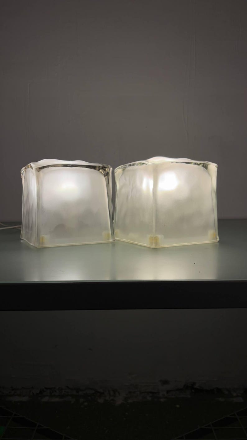IKEA Iviken ijsblokjeslamp | Vintage Scandinavisch glas jaren 90 | Gematteerde brutalistische tafellamp | Zware geometrische gloed afbeelding 13