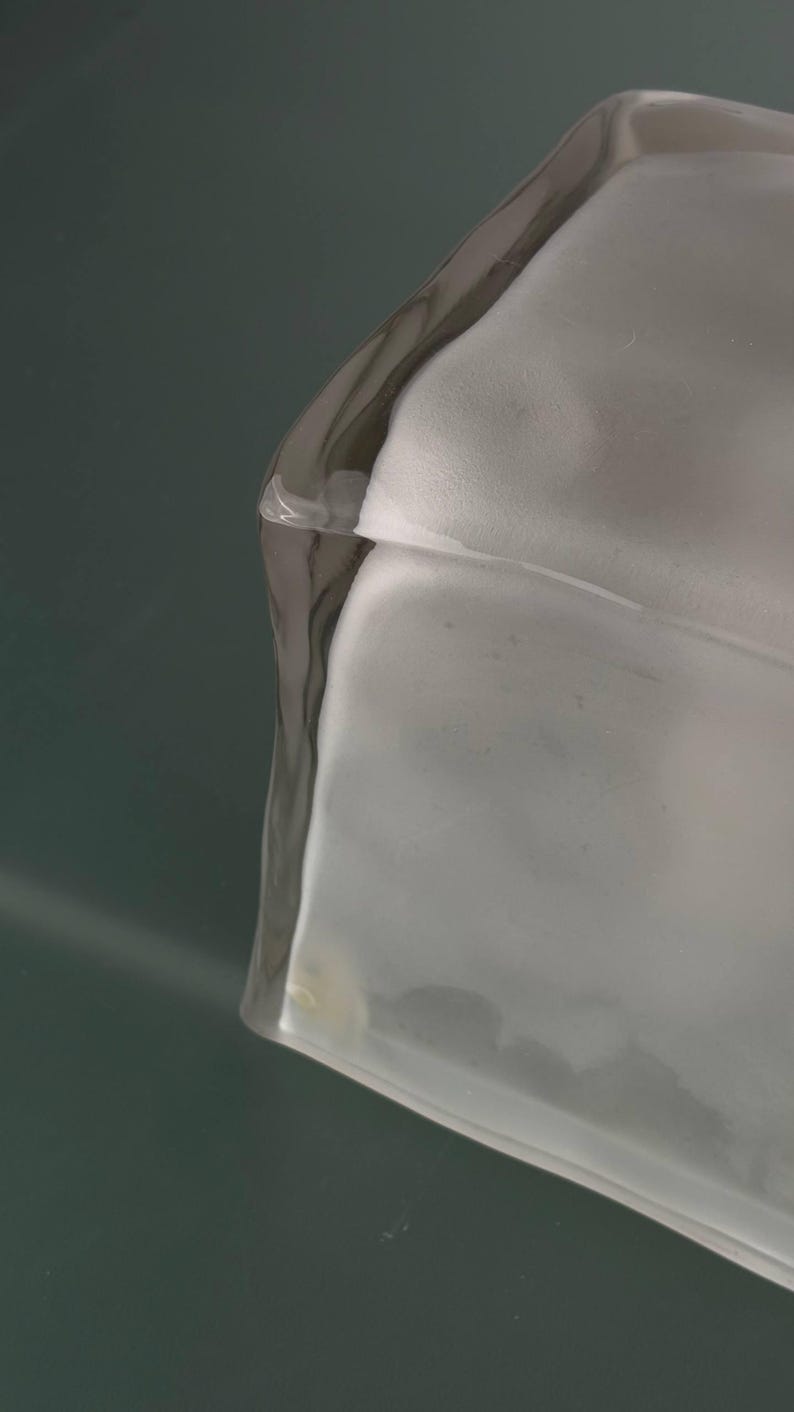 IKEA Iviken ijsblokjeslamp | Vintage Scandinavisch glas jaren 90 | Gematteerde brutalistische tafellamp | Zware geometrische gloed afbeelding 6