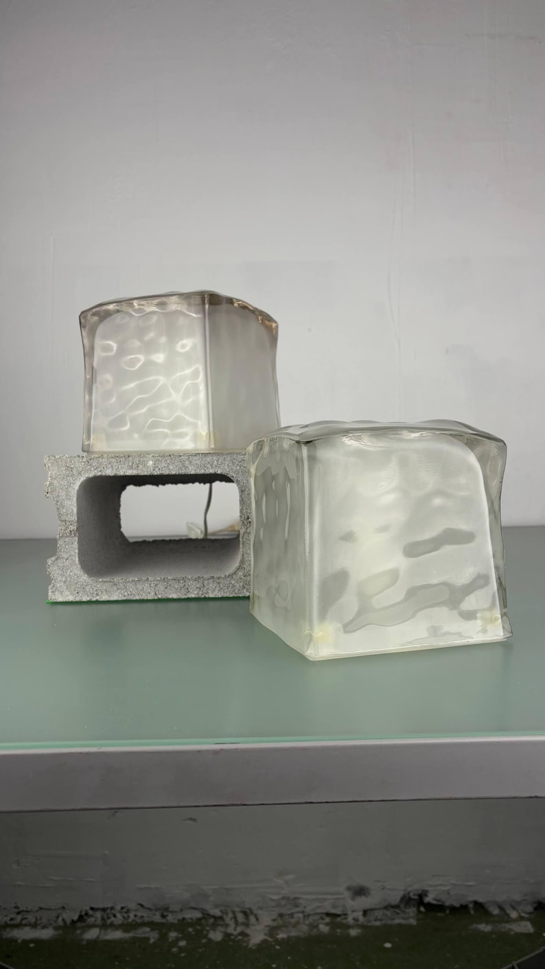 IKEA Iviken ijsblokjeslamp | Vintage Scandinavisch glas jaren 90 | Gematteerde brutalistische tafellamp | Zware geometrische gloed afbeelding 4