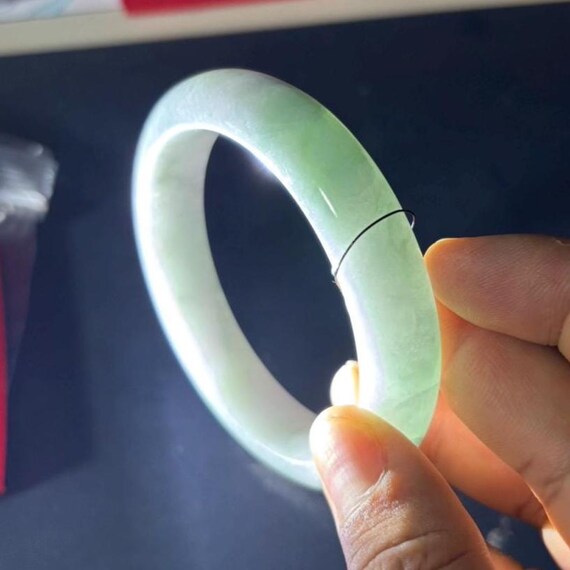 手作りのビルマ産翡翠バングルブレスレット：グリーン、ホワイト