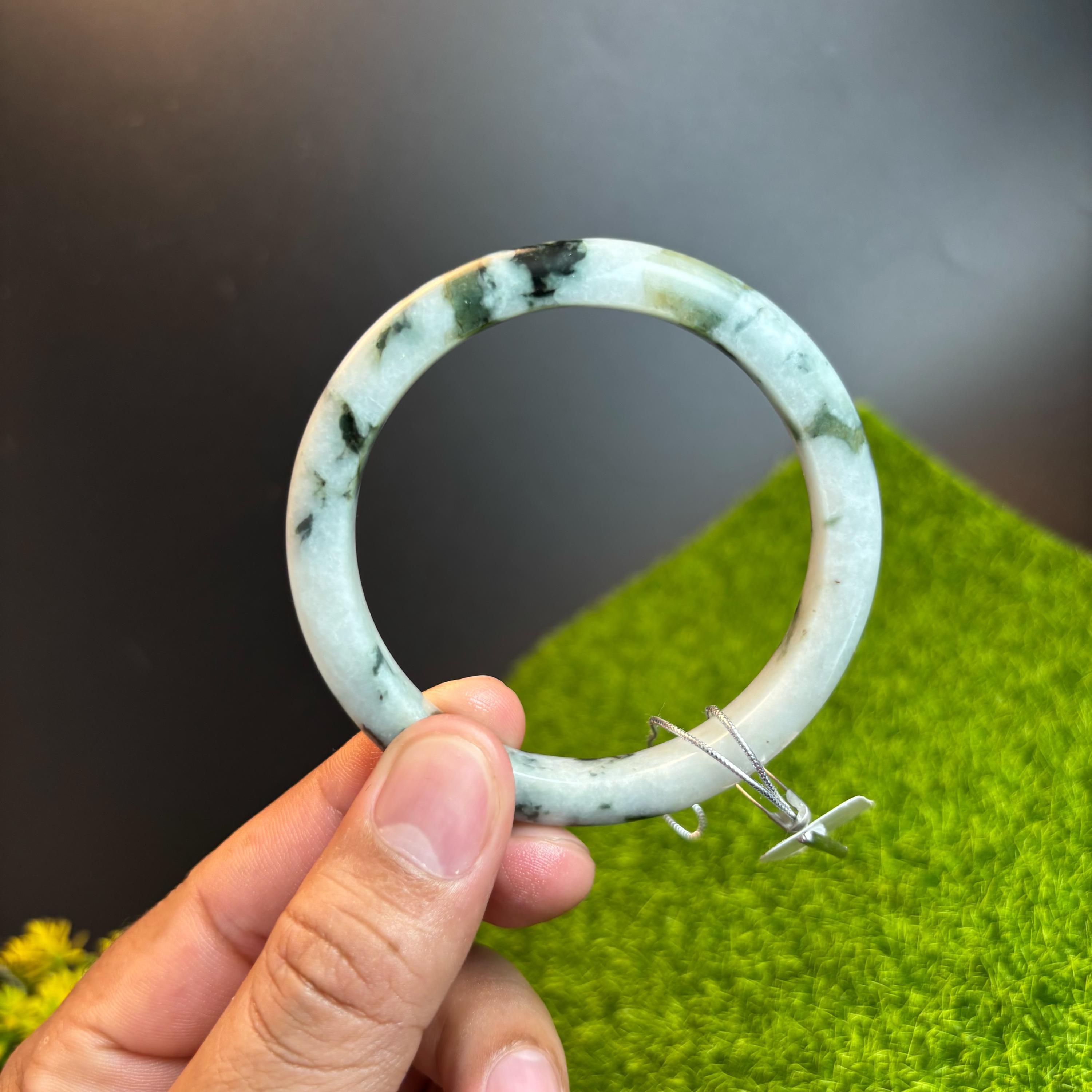 58 mm ビルマ産翡翠バングル：グレードA天然グリーン翡翠ブレスレット