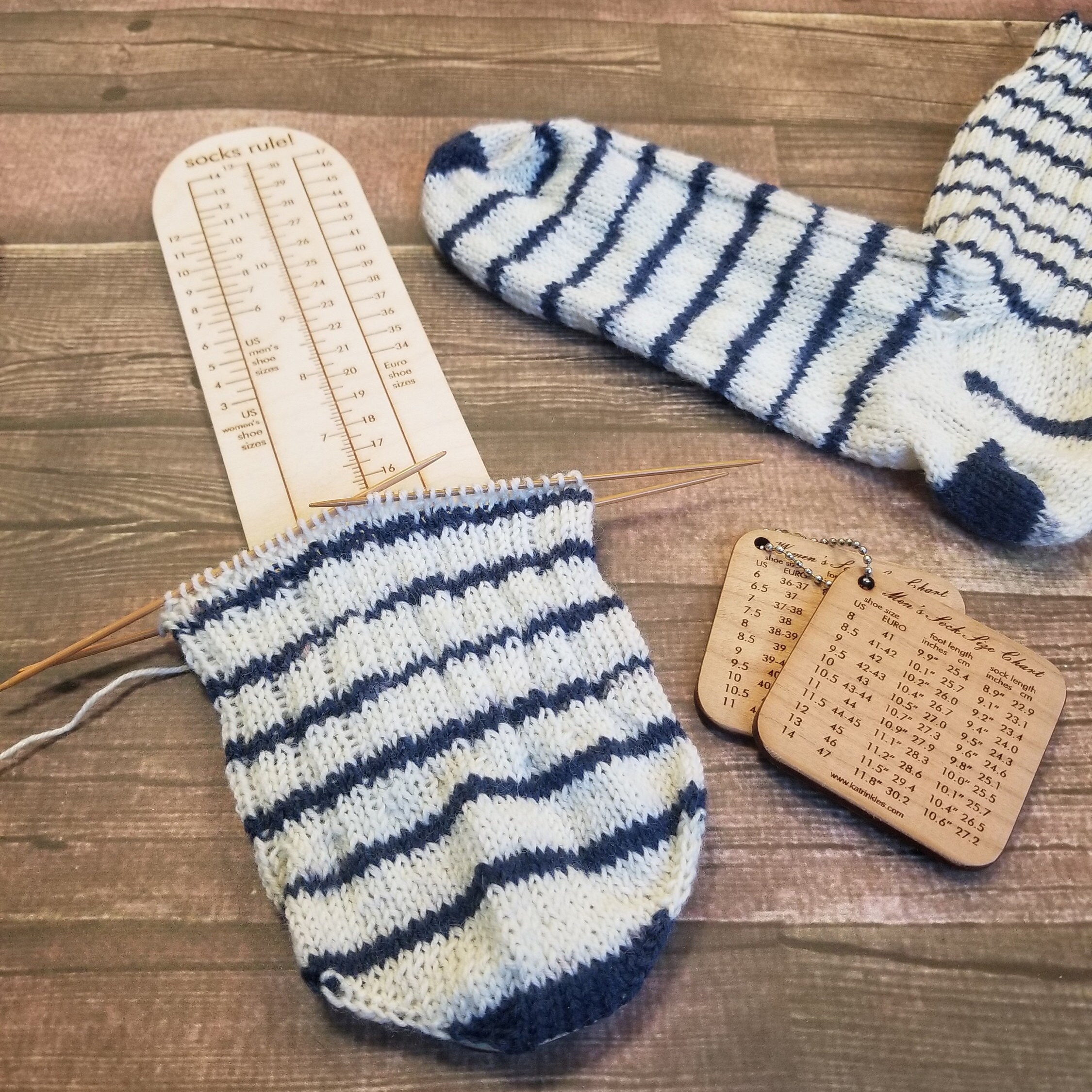 Katrinkles - Kids Socks Rule! Clear Ruler for Measuring Socks - Yarn Loop
