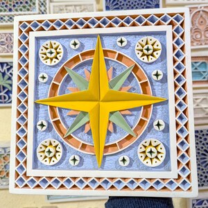 Colgante de pared de yeso tallado a mano con motivos náuticos: diseño de arte mural con icono de brújula: pintura decorativa para la casa, regalo de inauguración de la casa hecho a mano