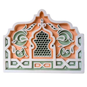 Arche de mihrab en plâtre sculpté : décoration murale de style Alhambra marocaine