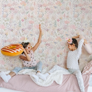 Papier peint aquarelle fleurs sauvages pour enfants | Papier peint floral de couleur douce pour chambre d'enfant