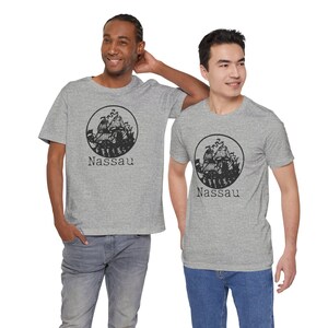 Vintage Piratenschiff Nassau T-Shirt, Unisex T-Shirt für Geschichtsliebhaber, Kurzarmtop, Nautisches Grafikhemd, Piratengravurbekleidung, Pirat