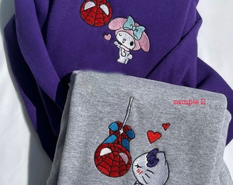 Kit.ty hallo inspiriert Spi.der kitty besticktes Sweatshirt, paar passende bestickte Sweatshirt - Hoodies; Ki.tty und Spider.man küssen sich