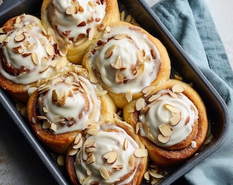 Recette de petits pains glacés à l'orange, aux amandes et à la cannelle - Téléchargement numérique | Recette de brunch imprimable