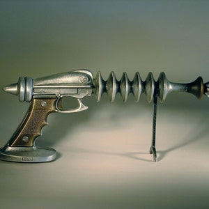 Ray Gun Item 920, Cast Aluminum and Bronze, with Spring Trigger for Cosmic Rays image 3