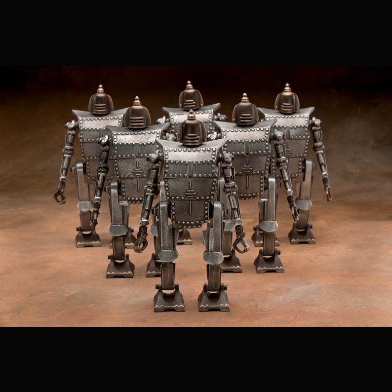 Технологичная монета робота. Робот с монетами игрушка. Металлизированная рука робота. Игрушки в песок робот. Робот монет.