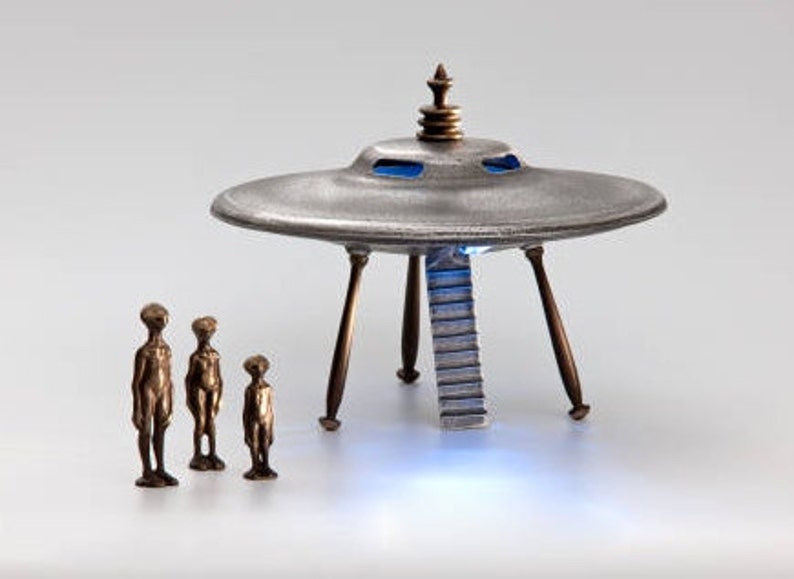 Flying Saucer, Cast Bronze and Aluminum With Alien Figures Item 922 image 2