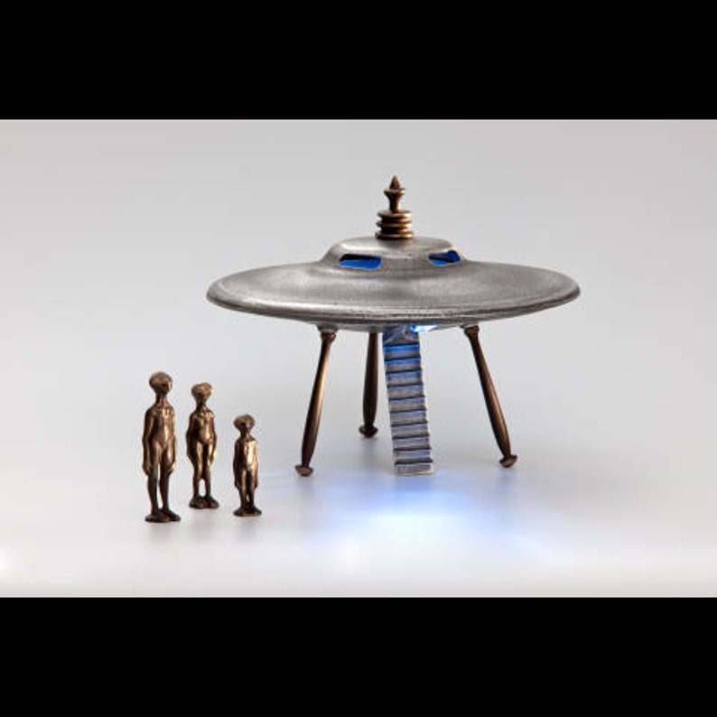 Flying Saucer, Cast Bronze and Aluminum With Alien Figures Item 922 image 3