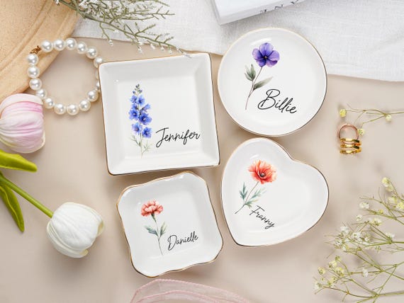 Personalized Birth Flower Trinket Dish,Watercolor Flower Ring Dish,Birthday Jewelry Dish Gift for Friend,Bridesmaid Gift,Christmas Gift