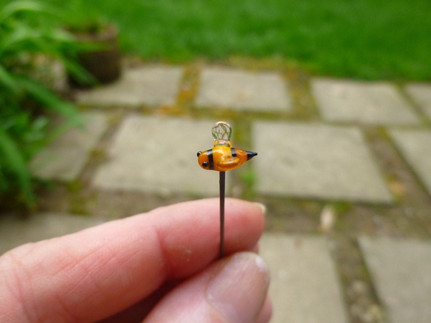 Fairy garden bee, micro miniature glass bumble bee, miniatures for fa…