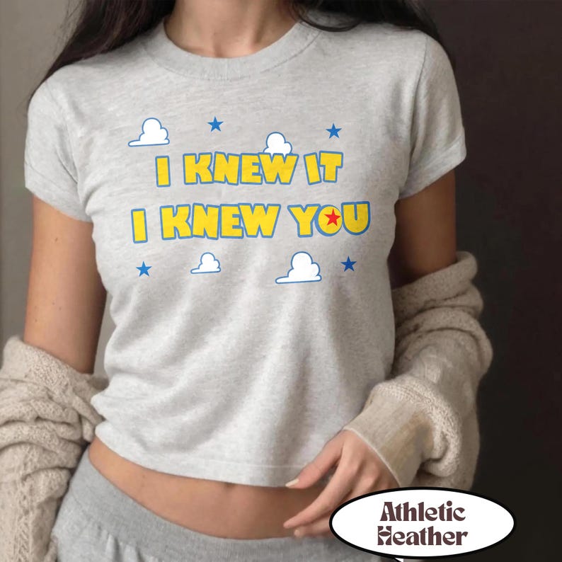 Camiseta para bebé de Toy Story "Lo sabía, te conocía", camiseta para bebé de Toy Story 5 "Amistad", camiseta de Woody y Buzz Lightyear, camiseta a juego para la familia de Toy Story imagen 5
