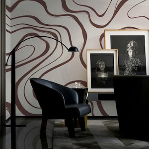 Carta da parati con linee marroni – Carta da parati astratta audace con strisce curve per soggiorno moderno, ufficio o parete decorativa neutra