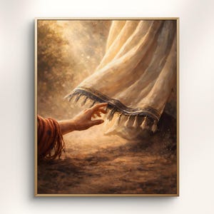 Puede incluir: Una impresión artística enmarcada representa una mano extendiéndose hacia una prenda blanca fluida con un borde azul y borlas. La obra de arte tiene una paleta de colores cálidos y dorados, lo que sugiere un tema espiritual o religioso. El estilo es pictórico.