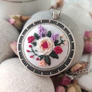 Hand Made Embroidery rococo necklace, unique jewelrys, emroidery jewelry, locket necklace