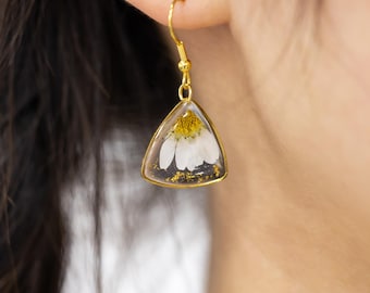 Daisy Flower Earrings, Handmade Real Flower Earrings, Dainty Dangle Daisy Earrings, Dried Flower Earrings, Birthday Gift, Gift for Her