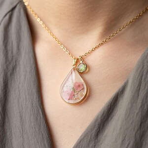 Collar de flores prensadas, No me olvides, collar con piedra de nacimiento personalizada, regalo único hecho a mano, collar de flores secas de resina, regalo para ella