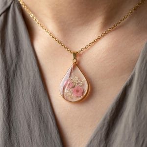 Collar de flores de nomeolvides rosadas, collar de flores reales prensadas, joyería de flores de resina hecha a mano, regalo de cumpleaños, regalo de Navidad, regalo para ella