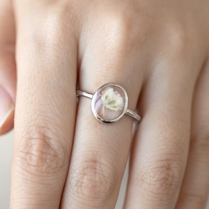 Bague fleur gypsophile, bague fleur pressée à la main, bague fleur de gypsophile, cadeau d'anniversaire unique pour elle, cadeau amoureux, cadeau pour elle