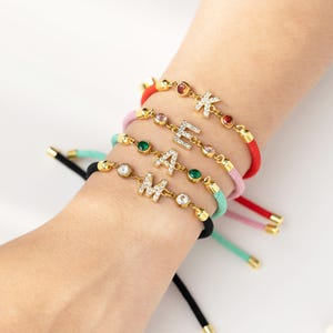 Pulsera de cordón de algodón ajustable personalizada, pulsera con letra de circón y piedra de nacimiento personalizada, pulsera de cordón de seda delicada, regalo de cumpleaños