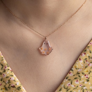 Lindo collar de fantasma, collar con dije de fantasma, collar de flores hecho a mano, joyería de fantasma, regalo de cumpleaños único, regalo de Navidad, regalo para ella