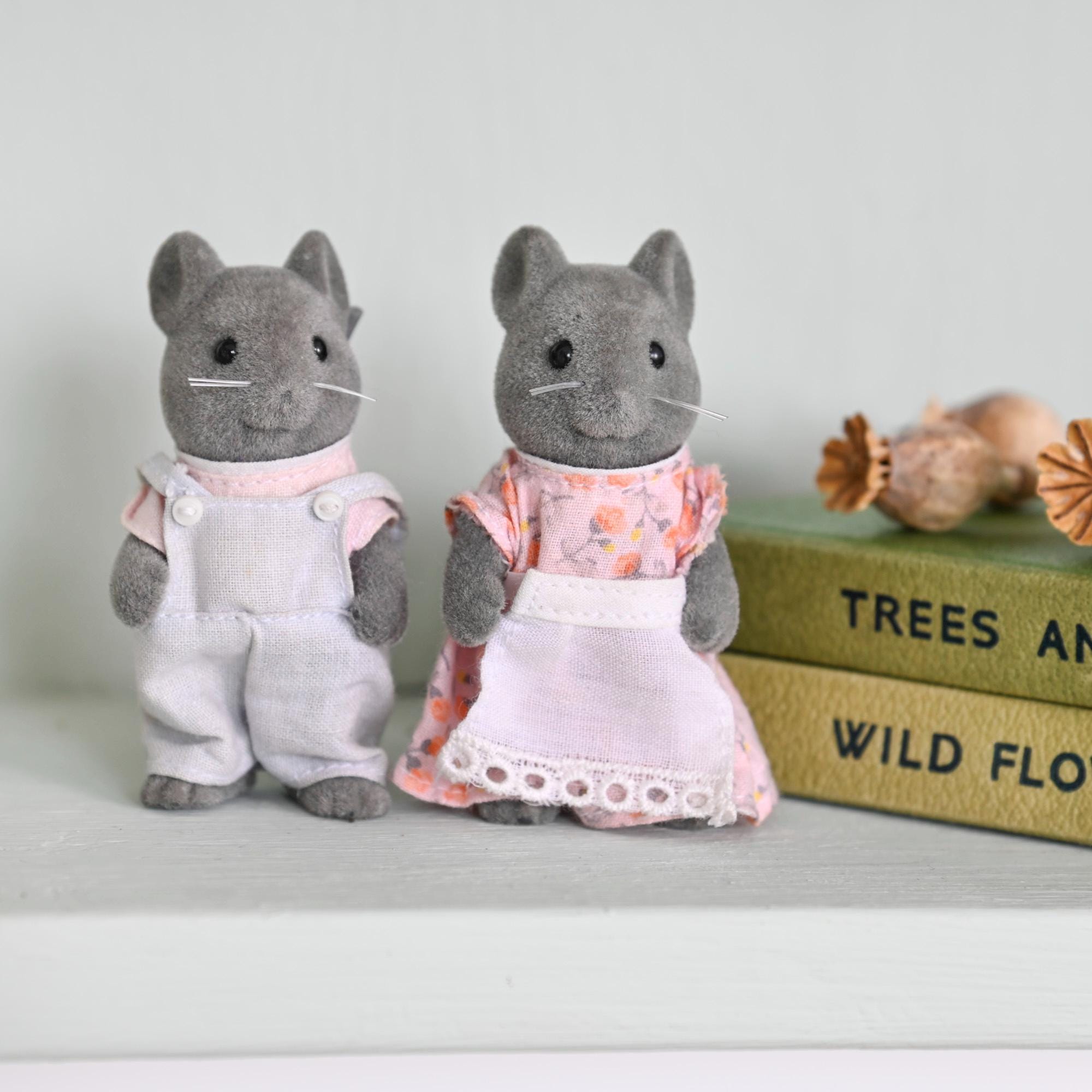 Sylvanian Families Thistlethorn Mice Figures, Grey Mouse, Tomy