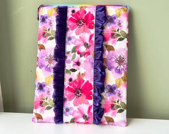 Florale iPad Tasche mit Rüschen | Handgefertigtes Etui | Benutzerdefinierte Größe | Wasserdichtes Futter | Gepolsterte iPad Tasche | Geschenk für Sie | iPad Tasche