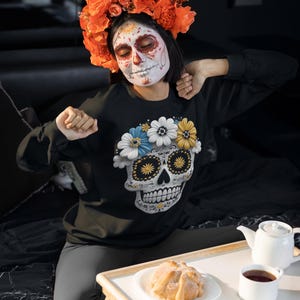 Halloween Sweatshirt Día de los Muertos Day of the Dead Quality Apparel Autumn Fashion Pullover Unisex Hoodie Perfect Gift for Halloween