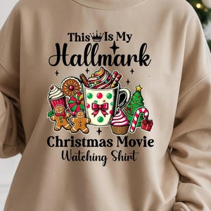 Hallmark kerstfilm kijken shirt, trui gezellige vakantie traktaties, warme chocolademelk, peperkoek T-shirt, grappige kerstfilm ronde hals, filmliefhebber