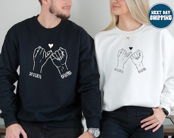 Sudadera de pareja del día de San Valentín, camiseta de pareja personalizada, camiseta con nombre personalizada de manos tomadas, camiseta del día de San Valentín, sudadera con capucha personalizada de San Valentín