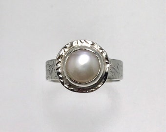 Sterling silver and freshwater pearl ring