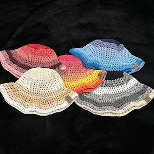Ombré Crochet Wavy Brim Bucket Hat
