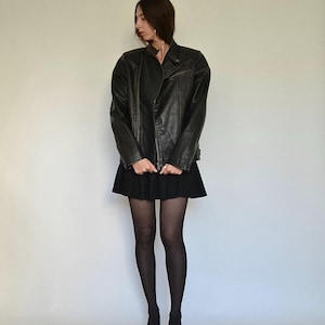 Veste motard noire délavée Preloved de Pull&Bear, similicuir avec épaulettes matelassées, taille S-M