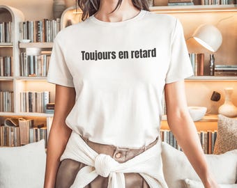 いつも遅刻フランス語の名言グラフィックTシャツ：ユニセックスヘビーコットンTシャツギフトファッション